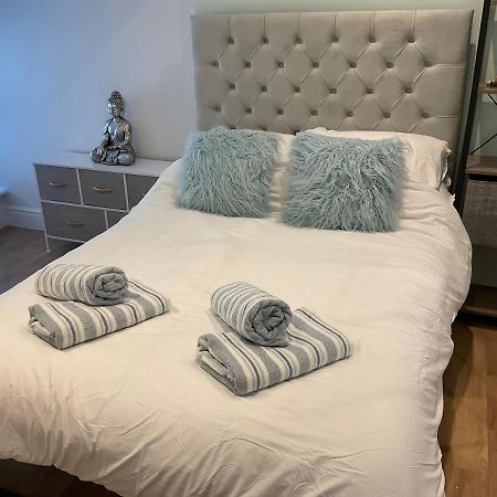 2 Bed Home From Home Apartment 41 Лондон Экстерьер фото